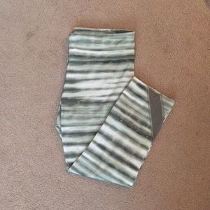 Under Armour Cropped Leggings